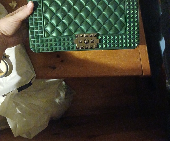 Green Quilted Shoulder/ Crossbody Bag With Chain Strap - Picture 2 of 11